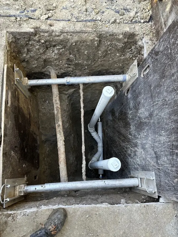 Experienced plumber completing Drain Cleaning work in Columbiana